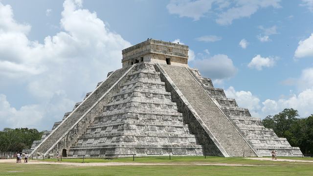 El Castillo (tempel van Kukulcán) in Chichén Itzá