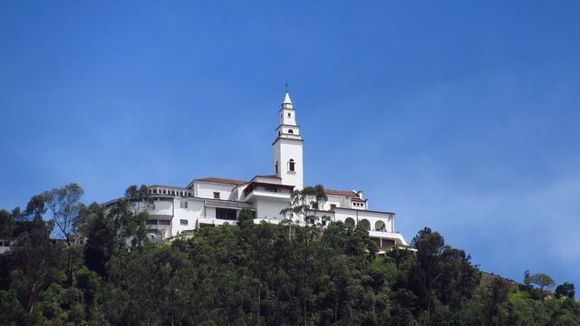 De kerk op de berg Monserrate boven Bogotá