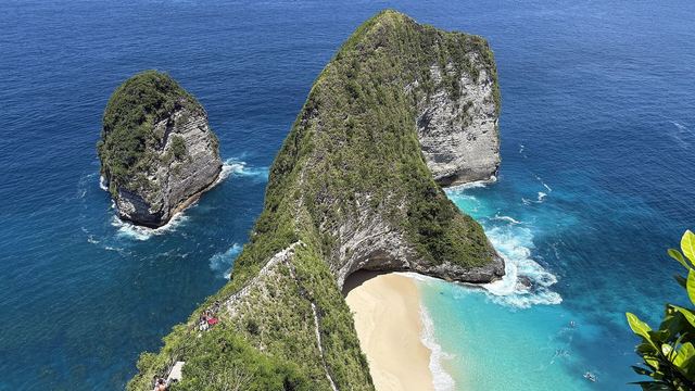 De kliffen van Kelingking op Nusa Penida