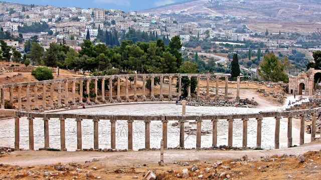 Het ovale plein met zuilen in Jerash