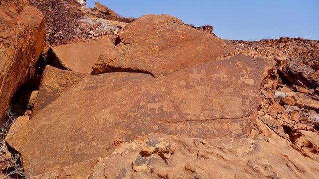 Prehistorische rotsgravures op de rode rotsen van Twyfelfontein